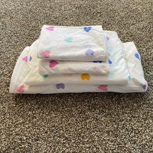 Pottery Barn Teen Classic Heart Organic Sheet Set, Queen Size